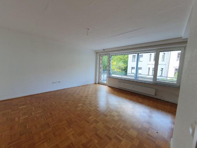 Südviertel: Bezugsfertige 3 Zi. Whg. mit sehr großem Balkon