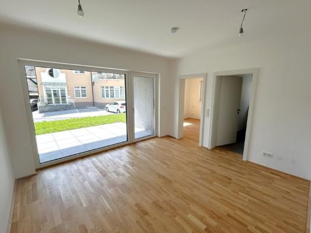 Südwesseitige 2 Zimmer Gartenwohnung inkl. Einbauküche u. MIELE Geräte