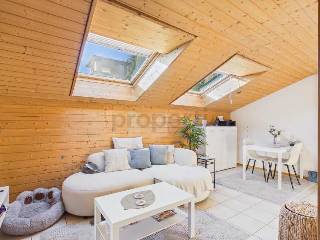 Süd Balkon mit herrlicher Bergsicht: Gemütliches Dachgeschoss, Parkplatz inklusive, nah am Crestasee. Zweitwohnsitz möglich