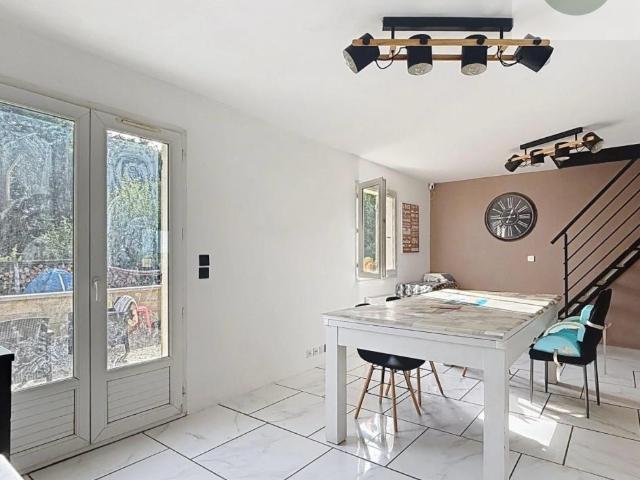 SUD MONTEREAU MAISON 5 CHAMBRES SUR 944 M2