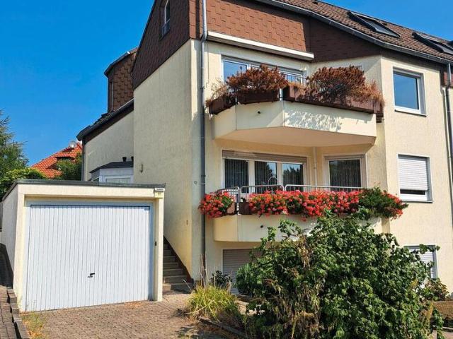 Südbalkon und eigener Garten in einer Sackgasse