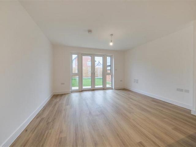 Sudbury CO10 2 bed semi detached house to rent £1,300 pcm £300 pw