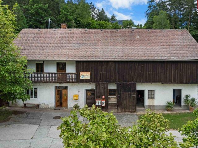 Südkärnten: Historisches Bauernhaus mit Stall/Tenne und Garten