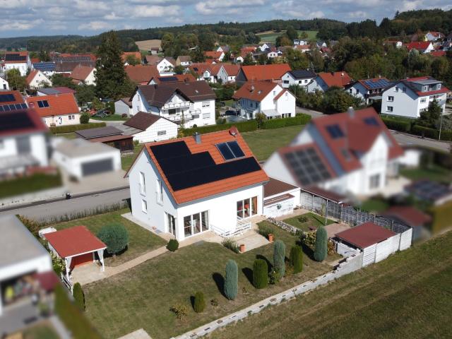 Südländisches Flair – Einfamilienhaus mit Gartenidylle und Doppelgarage direkt am Feldrand