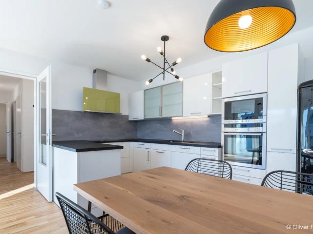 SÜDSEITIGE, MODERNE 3 ZIMMER NEUBAUWOHNUNG MIT TERRASSE, GESCHMACKVOLL TEILMÖBLIERT