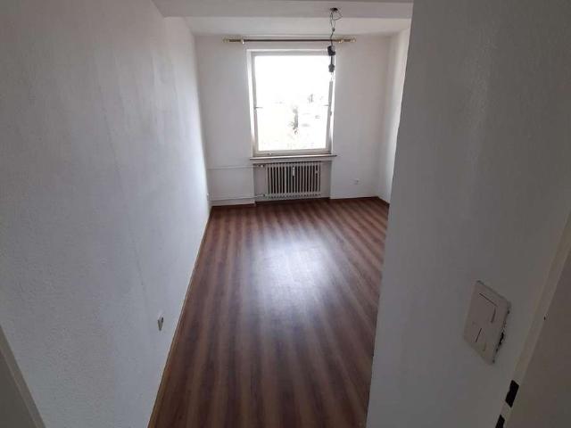 Südstadt Apartment komplett renoviert mit neuem Bad teilmöbliert mit Einbauküche