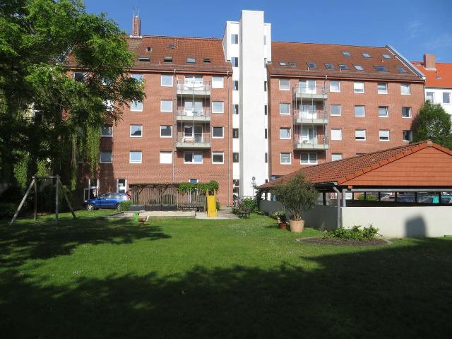 Südstadt: Modernisierte Wohnung Fahrstuhl 2 neue Bäder Süd West Balkon neue EBK Parkett