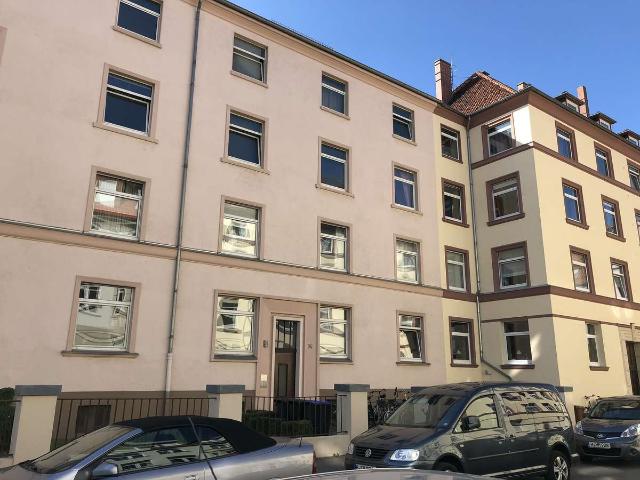 Südstadt: Renovierte 3 Zimmer Wohnung mit Einbauküche, Balkon und Gartennutzung: WG geeignet