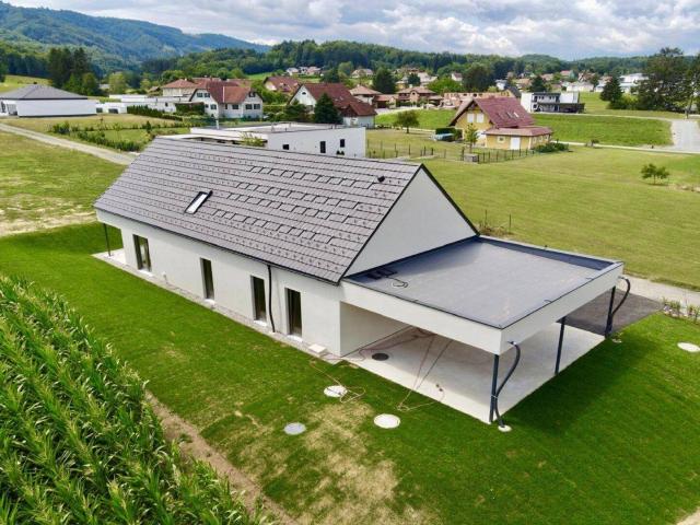 Bungalow mit Grünblick, PV Anlage, Speicher und luxuriöser Tischler Küche!