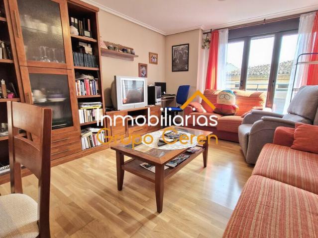 ¿Sueñas con vivir en un piso coqueto, semi nuevo y lleno de comodidades en pleno centro de la ciudad? ¡Esta es tu oportunidad!