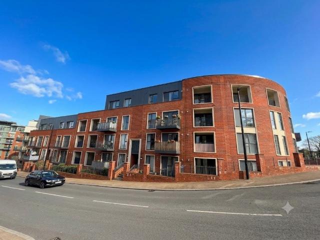 Suffield Hill, High Wycombe HP11, 2 bed flat to rent, £1,799 pcm | PrimeLocation