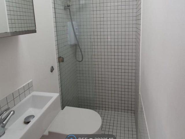 Suffolk House, Weybridge KT13, Studio to rent, £1,000 pcm | PrimeLocation