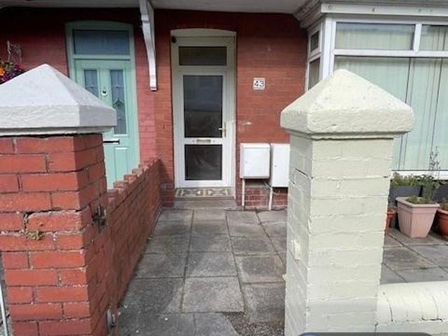 Suffolk Place, Porthcawl, CF36 2 bed flat to rent £810 pcm £187 pw