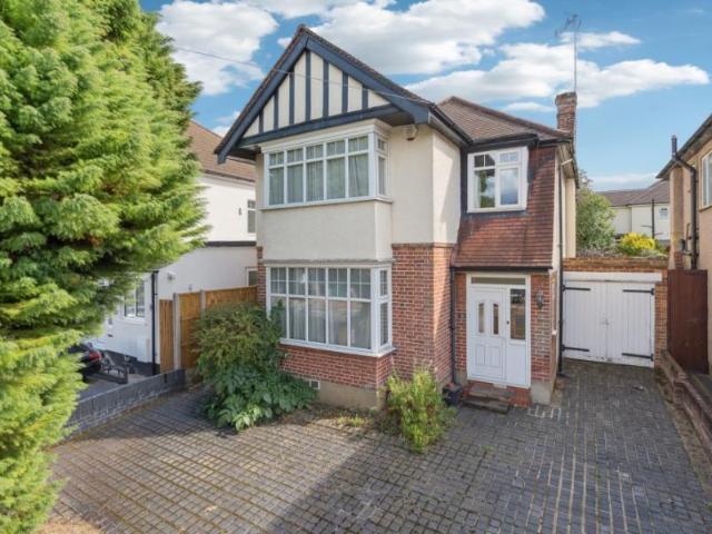 Suffolk Road 4 bed detached house to rent £2,700 pcm £623 pw