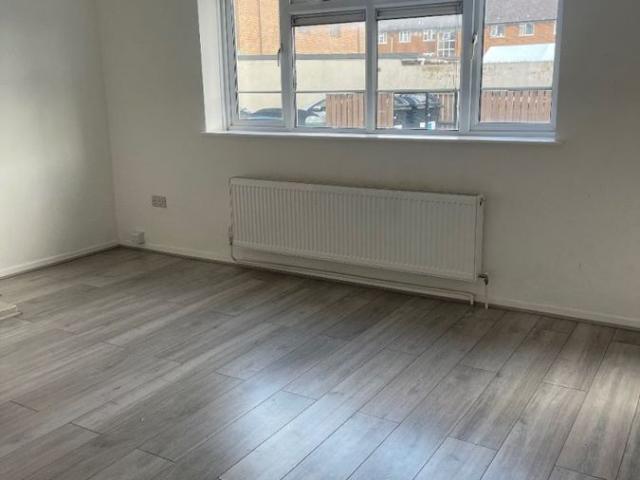 Suffolk Road, Ilford IG3, 2 bed houseboat to rent, £2,200 pcm | PrimeLocation