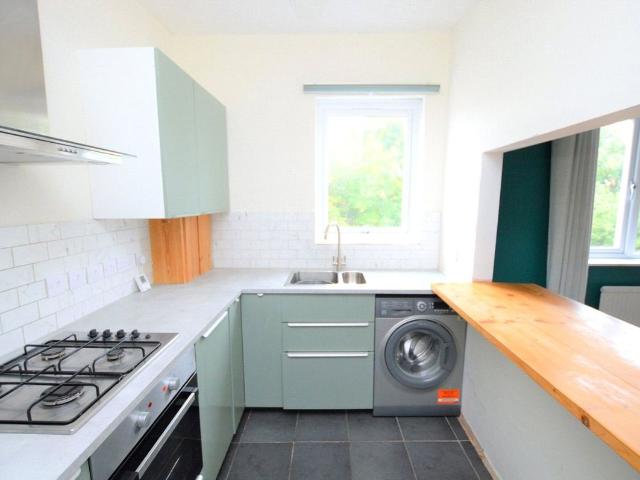 Suffolk Road, London SE25, 2 bed flat to rent, £1,600 pcm | PrimeLocation