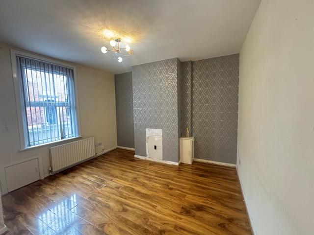 Suffolk Street, Blackburn 2 bed terraced house to rent £675 pcm £156 pw