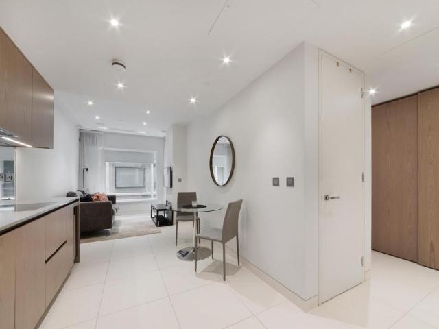Sugar Quay, Landmark Place, City, EC3R 1 bed apartment to rent £3,298 pcm £761 pw