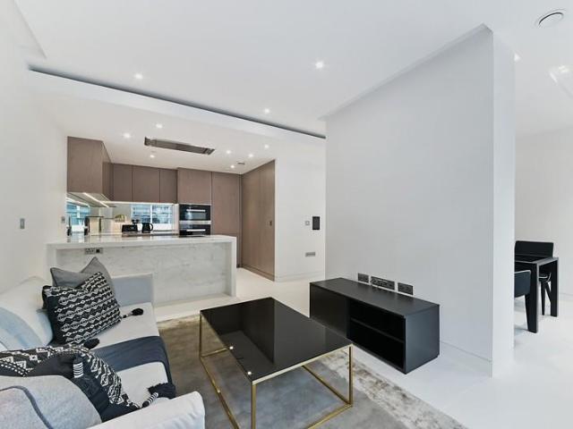 Sugar Quay, Water Lane, London, EC3R. 1 bed flat to rent £3,358 pcm £775 pw