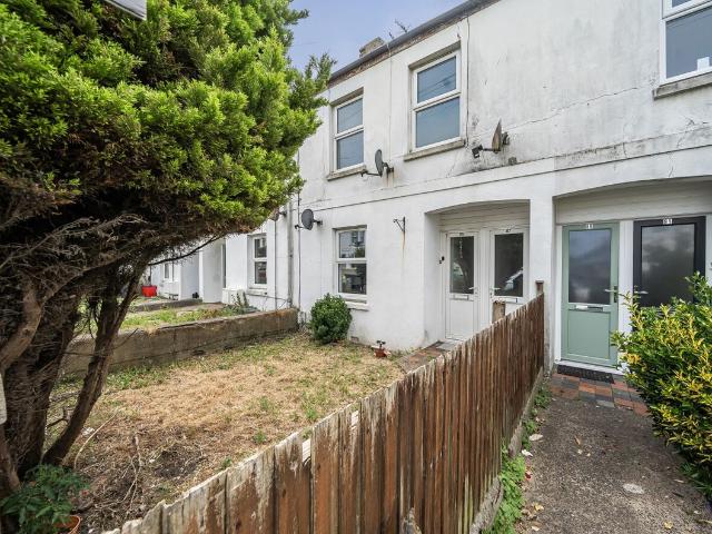 Sugden Road, Worthing, West Sussex BN11, 1 bed flat to rent, £1,100 pcm | PrimeLocation