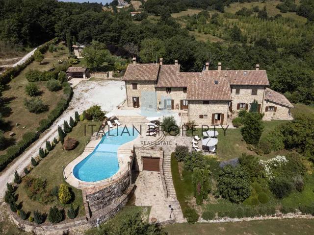Suggestiva dimora del 1500 1000m² Gubbio