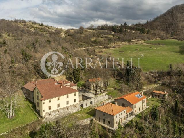 Suggestiva residenza signorile di 1400mq situata tra Firenze. 1400m² Palazzuolo sul Senio