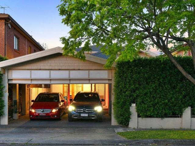 Suit Multi Gen Family/ 4 Bed/ 3 Lounges/ 2xCarSpaces & Pool Committed Vendor