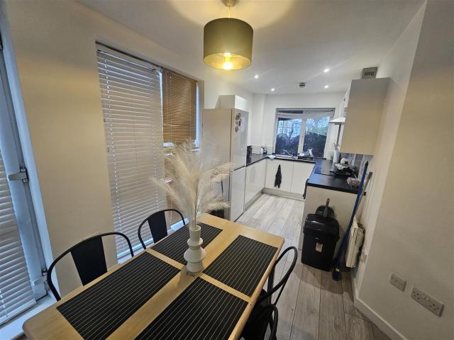 Suitable for Professionals and Students Available Now £995 PCM Exclusive of bills This immaculately present 2 bed/1 bathroom apartment comes with gated access and one allocated parking space Perfectly located close to the City, this fully furnished proper