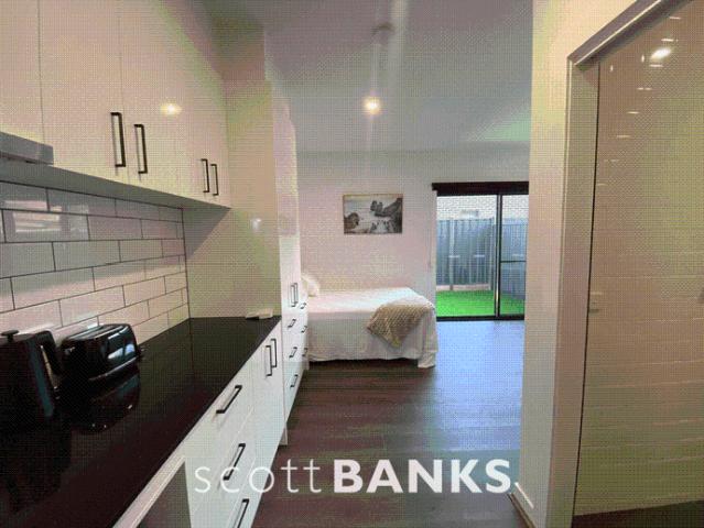 Suite 4 Including furniture, utilities and free internet Raymond Street Residences