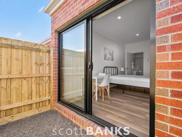 Suite 4 Private studio with Courtyard only 800m to Station