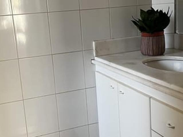 Suíte ampla com vista em casa de família – Zona Sul BH