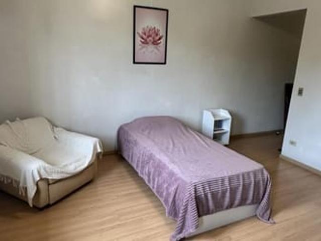Suíte ampla e confortável em casa compartilhada – ambiente t