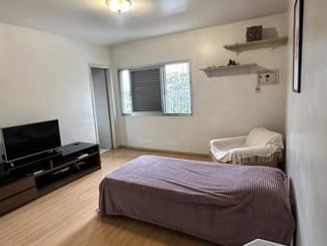 Suíte ampla e confortável em casa compartilhada – ambiente t