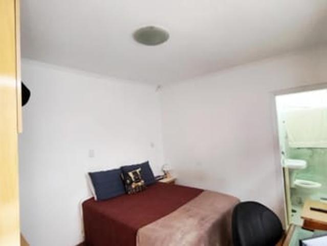 Suite com varanda em casa na Vila Madalena