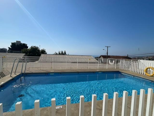 Suite con cama doble, a pasos de la USM, vista al mar y baño privado