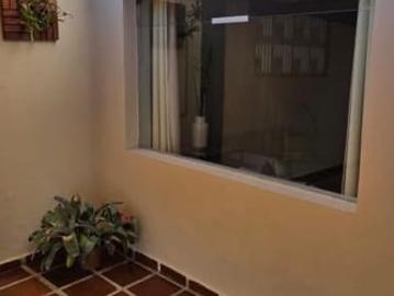 Suite confortável em ambiente acolhedor