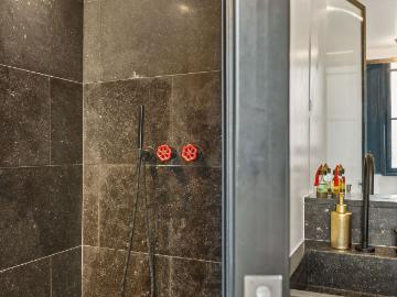 Suite des Haudriettes: Charm in the Heart of the Marais, Paris Amsterdam Apartments for Rent