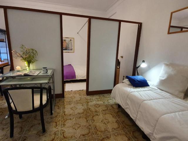 Suite Double bedroom near Drassanes metro station