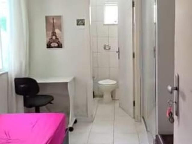 Suíte em república feminina