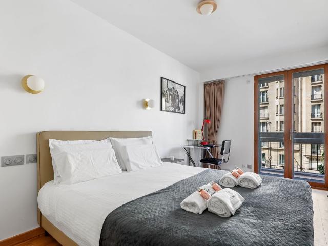 Suite Guersant: Luxury Parisian Apartment, Paris Amsterdam Apartments for Rent