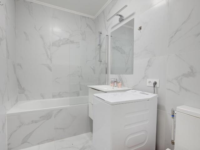 Suite: Luxurious Studio in the Heart of Paris, Paris Amsterdam Apartments for Rent