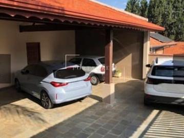 Suíte mobiliada com ar cond e ventilador de teto