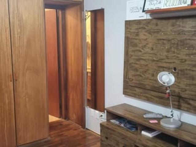 Suíte mobiliada com ar cond e ventilador de teto