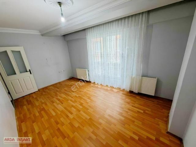 Sultançftliği Mah Tramvaya 2 Dk 1 Nci Kat 140m2 2+1 Temiz Daire