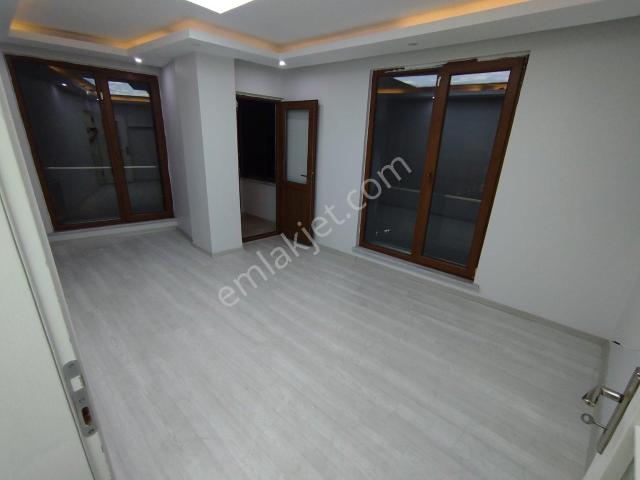 Sultançiftliği Mahallesi Kiralık Ara Kat Daire