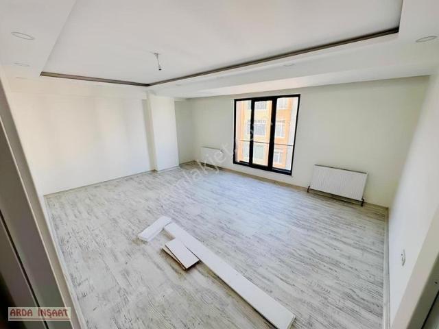 Sultançiftliği'nde 3+1, 145m², Asansörlü, 3. Kat Kiralık Daire