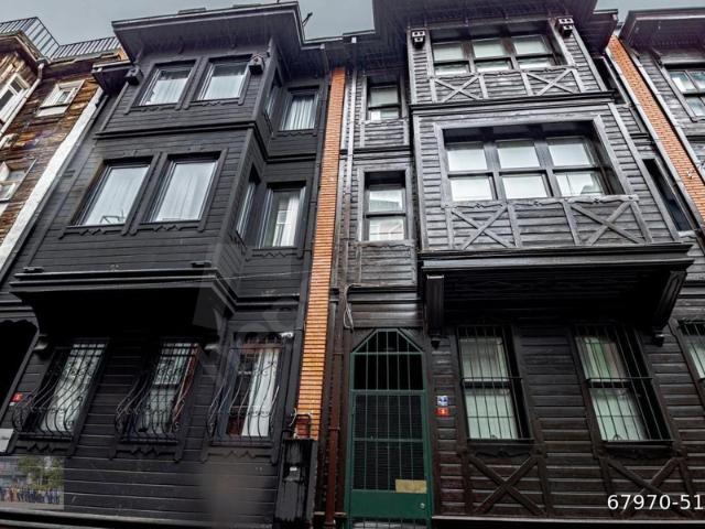 SULTANAHMET'TE FAAL, RUHSATLI, MANZARALI VE TERASLI BUTİK OTEL