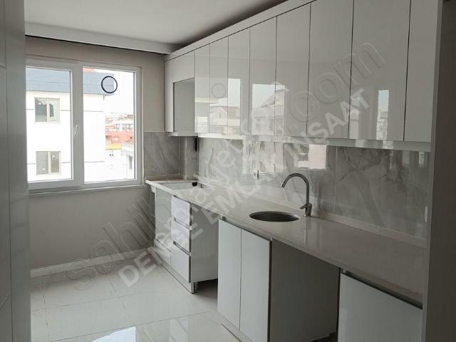 Sultanbeyli Adil Mah.de Cadde Üzeri Dubleks Daire