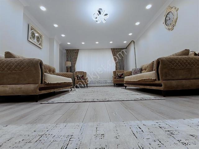 Sultanbeyli Adil Mah.sitelere Komşu Satılık 120 Net M² 3+1 Daire