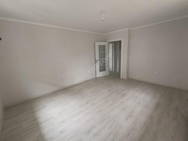 Sultanbeyli Adil Mahallesi'nde 3 + 1 85 Metre² Düz Giriş Daire
